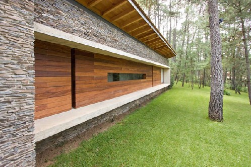 Fachada de casa moderna combinada con fachada de casa de campo